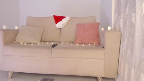 Snapshot of stormi___1 chatting on December 14, 9:51 am Zoe -INDEPENDENT MODEL online show from December 14, 9:51 am