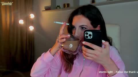 Snapshot of stormi_light chatting on December 13, 8:37 pm Stormi online show from December 13, 8:37 pm