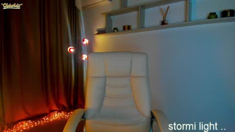 Snapshot of stormi_light chatting on December 26, 11:57 pm Stormi online show from December 26, 11:57 pm