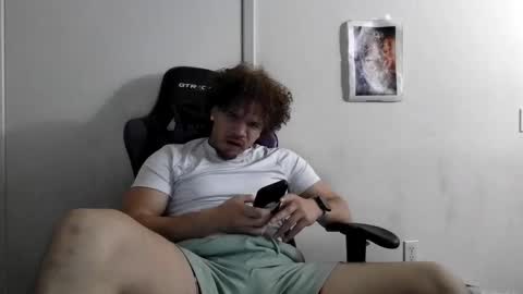 Snapshot of str8dj chatting on January 8, 11:01 am Dj online show from January 8, 11:01 am