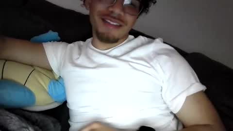 Snapshot of str8dj chatting on February 15, 3:03 am Dj online show from February 15, 3:03 am