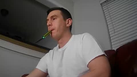 Snapshot of str8stuntcox chatting on February 10, 3:32 am Str8StuntCox online show from February 10, 3:32 am