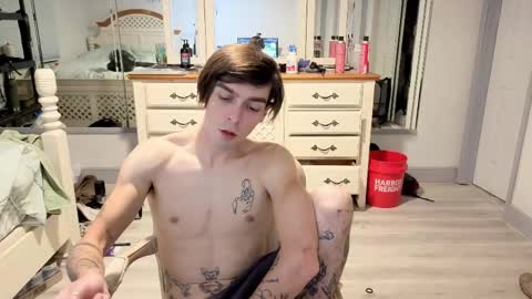 str8whiteboy21 online show from May 31, 8:32 am