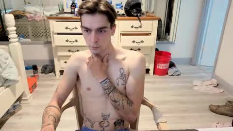 str8whiteboy21 online show from June 1, 12:29 pm