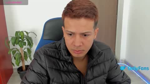 straight_boys_hornys online show from January 18, 2:10 pm