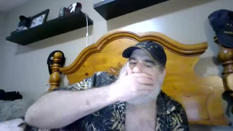 Snapshot of straightbear4you chatting on July 31, 8:14 am Straightbear4you online show from July 31, 8:14 am