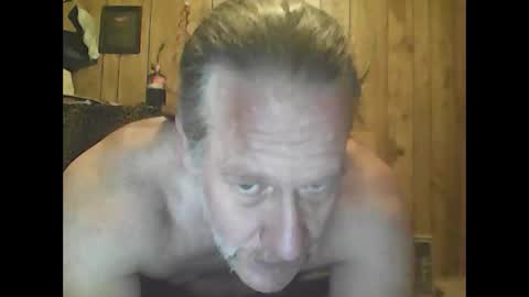 Snapshot of straightmaletouse chatting on May 13, 9:39 am straightmaletouse online show from May 13, 9:39 am