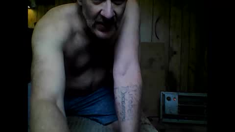Snapshot of straightmaletouse chatting on May 21, 11:12 pm straightmaletouse online show from May 21, 11:12 pm
