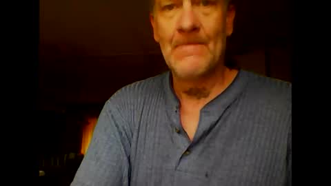 Snapshot of straightmaletouse chatting on June 1, 8:10 pm straightmaletouse online show from June 1, 8:10 pm