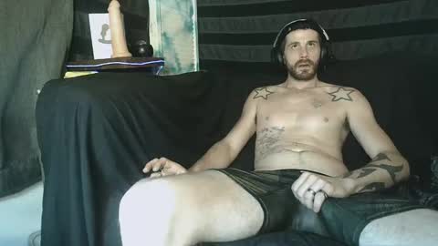 straitpipermann22 online show from November 12, 3:45 pm