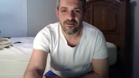 Snapshot of strangeratnight87 chatting on April 2, 4:21 am strangeratnight87 online show from April 2, 4:21 am