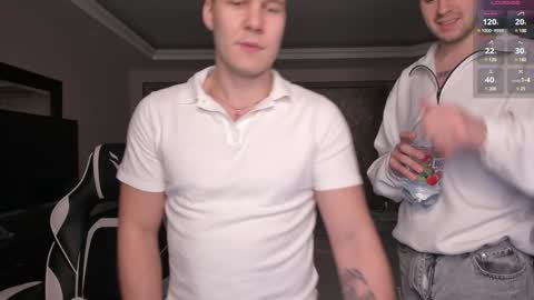 Snapshot of stranggee chatting on December 20, 6:56 pm Artem online show from December 20, 6:56 pm