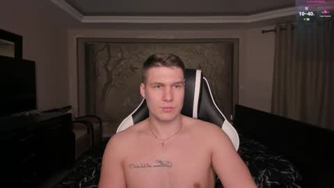 Snapshot of stranggee chatting on February 17, 10:14 pm Artem online show from February 17, 10:14 pm