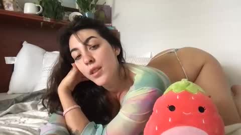 Snapshot of strawberripulp chatting on October 23, 4:17 pm Angel Baby online show from October 23, 4:17 pm