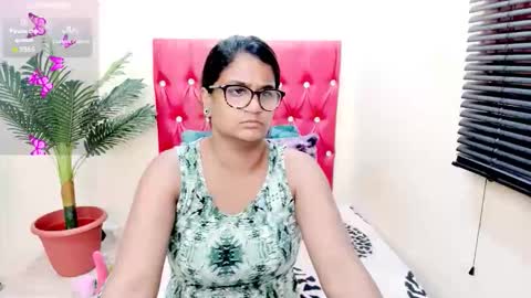 strawberry_lipz online show from October 14, 4:13 am