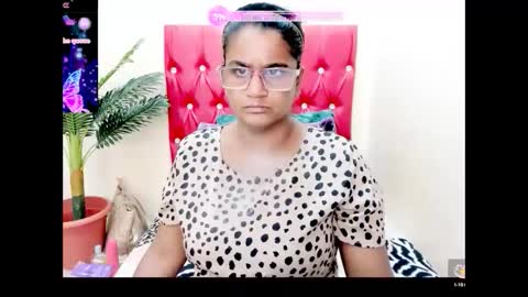 strawberry_lipz online show from October 27, 5:11 am