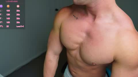 Snapshot of streatmeat chatting on March 10, 11:49 pm streatmeat online show from March 10, 11:49 pm