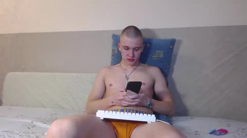 Yan online show from April 7, 8:53 pm