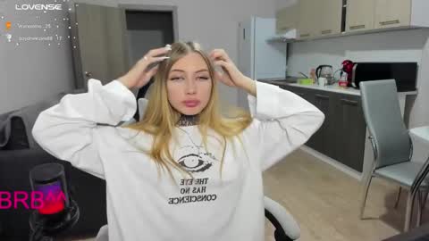 Snapshot of streis_mua chatting on October 17, 3:25 pm Streis open pvt online show from October 17, 3:25 pm