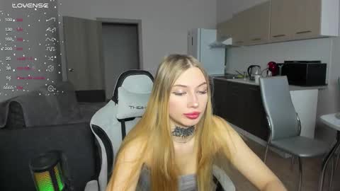 Snapshot of streis_mua chatting on October 18, 10:27 am Streis open pvt online show from October 18, 10:27 am