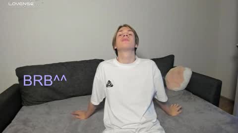 Snapshot of streis_mua chatting on November 8, 7:01 pm Streis open pvt online show from November 8, 7:01 pm