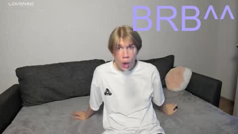 Snapshot of streis_mua chatting on November 23, 4:40 pm Streis open pvt online show from November 23, 4:40 pm