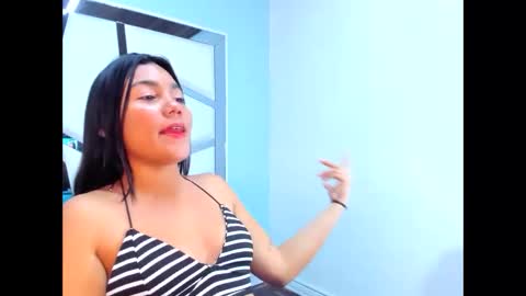 Snapshot of strella_moon chatting on February 19, 8:38 pm strella_moon online show from February 19, 8:38 pm