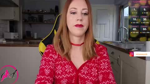 Snapshot of stripmequick chatting on December 9, 10:11 am Amorina online show from December 9, 10:11 am