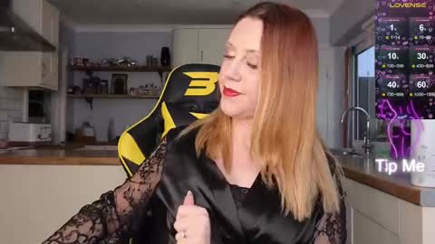 Snapshot of stripmequick chatting on February 11, 10:15 am Amorina online show from February 11, 10:15 am