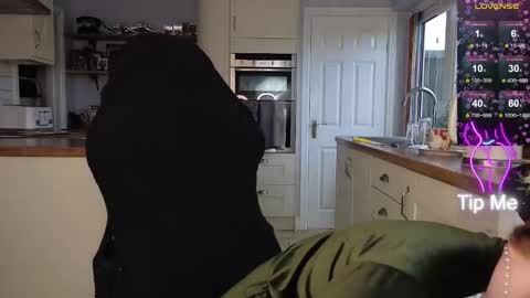 Snapshot of stripmequick chatting on March 12, 1:51 pm Amorina online show from March 12, 1:51 pm