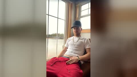 Snapshot of strokinbytheocean chatting on March 31, 2:06 pm strokinbytheocean online show from March 31, 2:06 pm