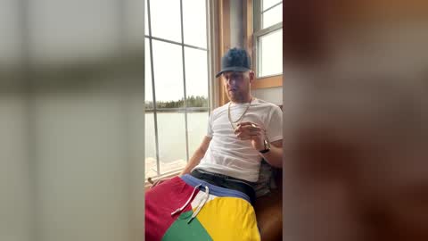 Snapshot of strokinbytheocean chatting on April 3, 2:15 pm strokinbytheocean online show from April 3, 2:15 pm