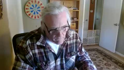 Snapshot of stroknpoker chatting on April 4, 7:00 pm stroknpoker online show from April 4, 7:00 pm