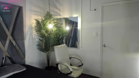 Snapshot of strong_girl_ chatting on February 16, 11:06 am Alexa online show from February 16, 11:06 am