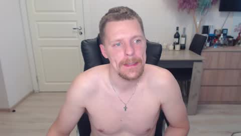 strong_guy_xxx online show from September 12, 6:35 am