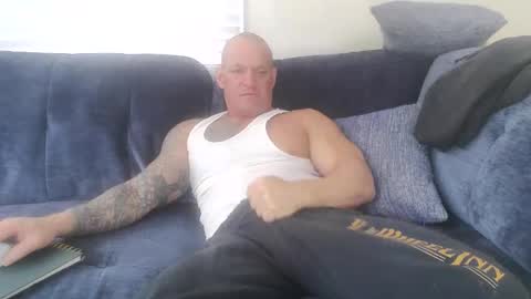 Snapshot of strongandhard073 chatting on November 5, 1:44 pm StrongAndHard online show from November 5, 1:44 pm