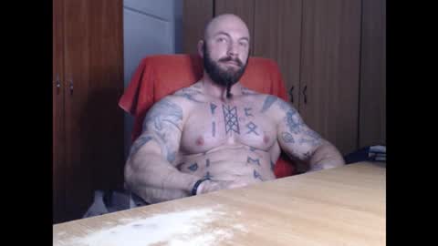 Snapshot of strongivan chatting on November 19, 5:29 am StrongIvan online show from November 19, 5:29 am