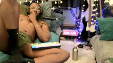 strongmellow online show from October 24, 6:04 pm