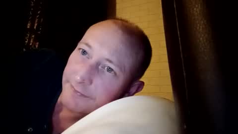 Snapshot of stu_art83 chatting on May 9, 12:05 am stu_art83 online show from May 9, 12:05 am