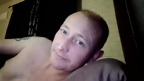 Snapshot of stu_art83 chatting on May 10, 12:38 am stu_art83 online show from May 10, 12:38 am