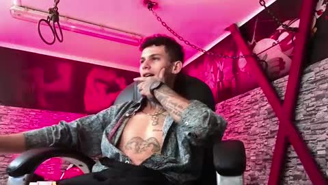 stuart_boy_ online show from October 5, 3:38 am