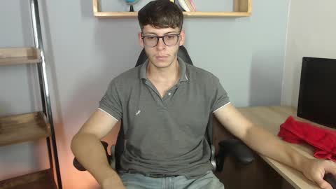 stuart_white online show from September 11, 6:41 pm