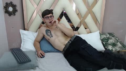 stuart_white online show from September 20, 6:53 pm