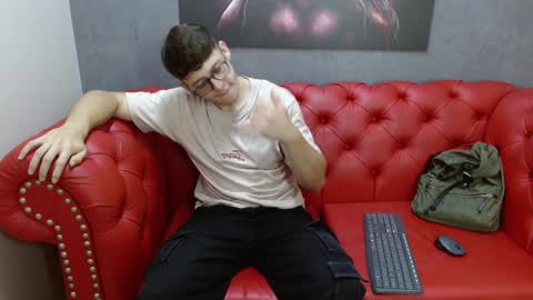 stuart_white online show from September 24, 9:18 pm