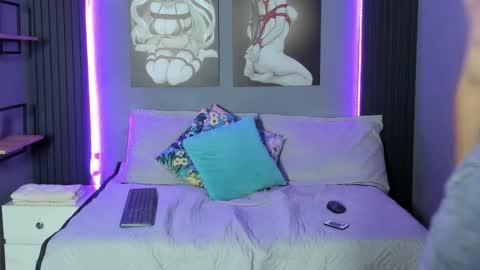stuart_white online show from September 28, 2:44 pm