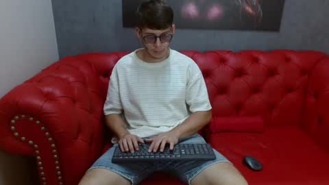 stuart_white online show from October 5, 2:15 pm