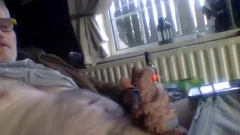 Snapshot of stud_1975 chatting on December 16, 9:03 am stud_1975 online show from December 16, 9:03 am