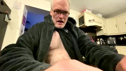 Snapshot of stud_1975 chatting on April 6, 2:20 am stud_1975 online show from April 6, 2:20 am