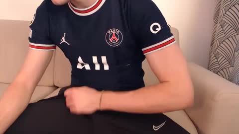 Stud From Paris online show from March 5, 2:23 pm