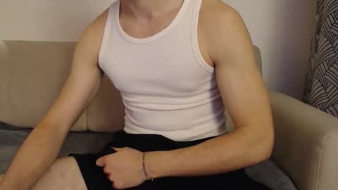 Snapshot of studfromparis chatting on April 4, 8:50 pm Stud From Paris online show from April 4, 8:50 pm